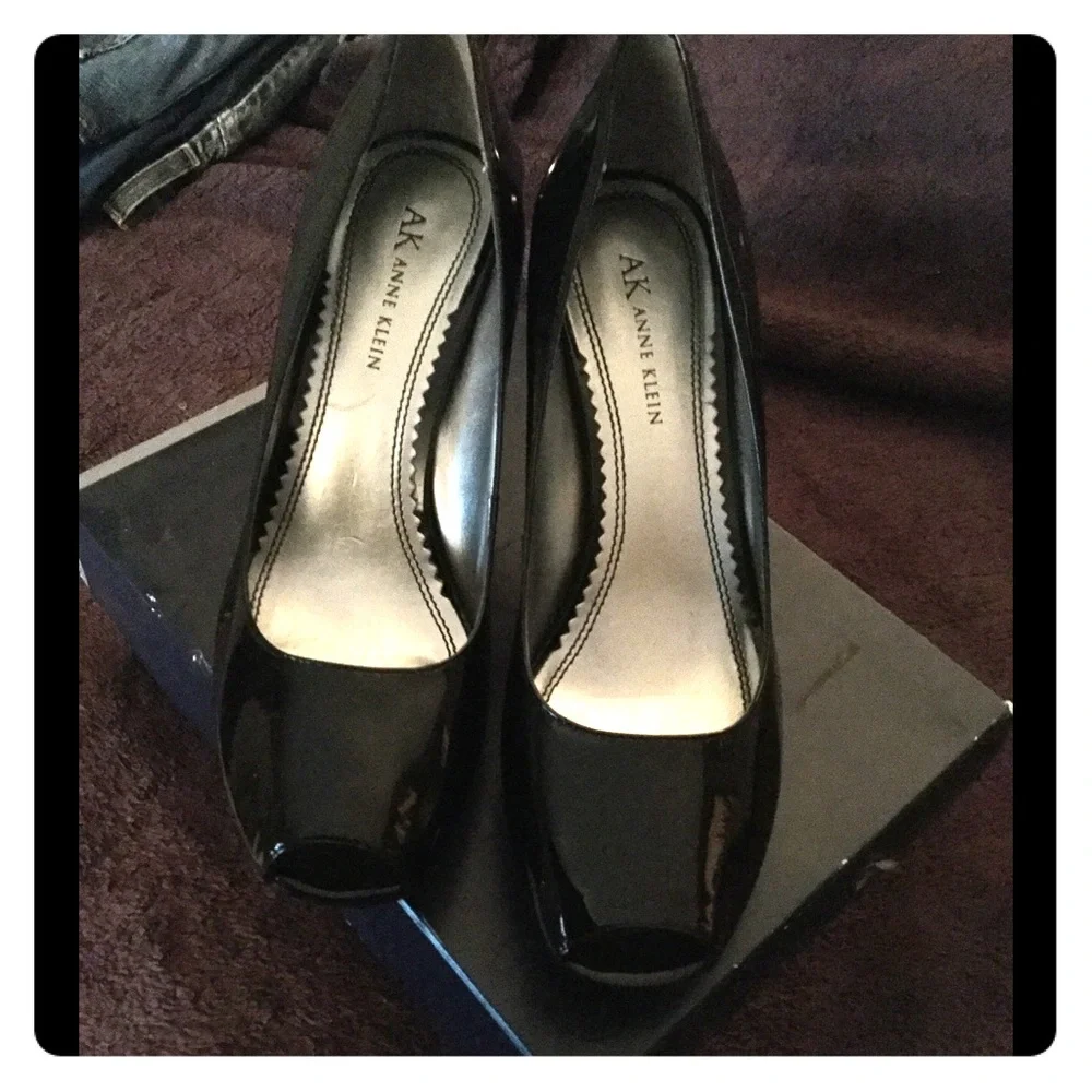 Anne Klein Black Patent Heels - Picture 1 of 5